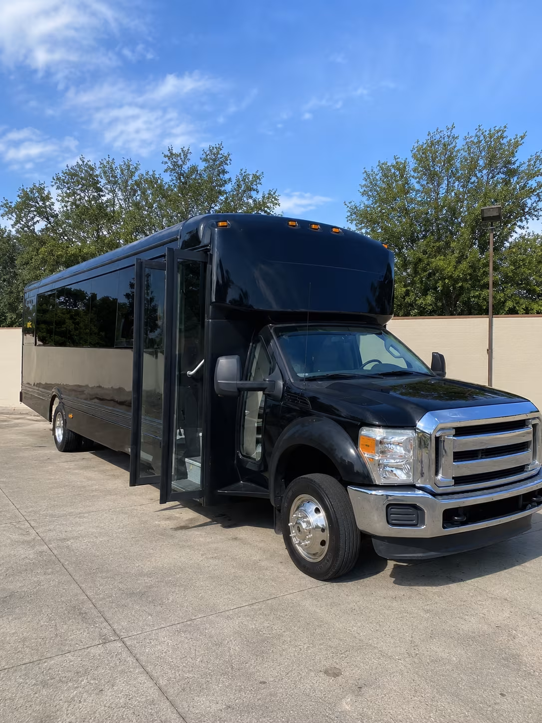 weymouth 20 passenger party bus