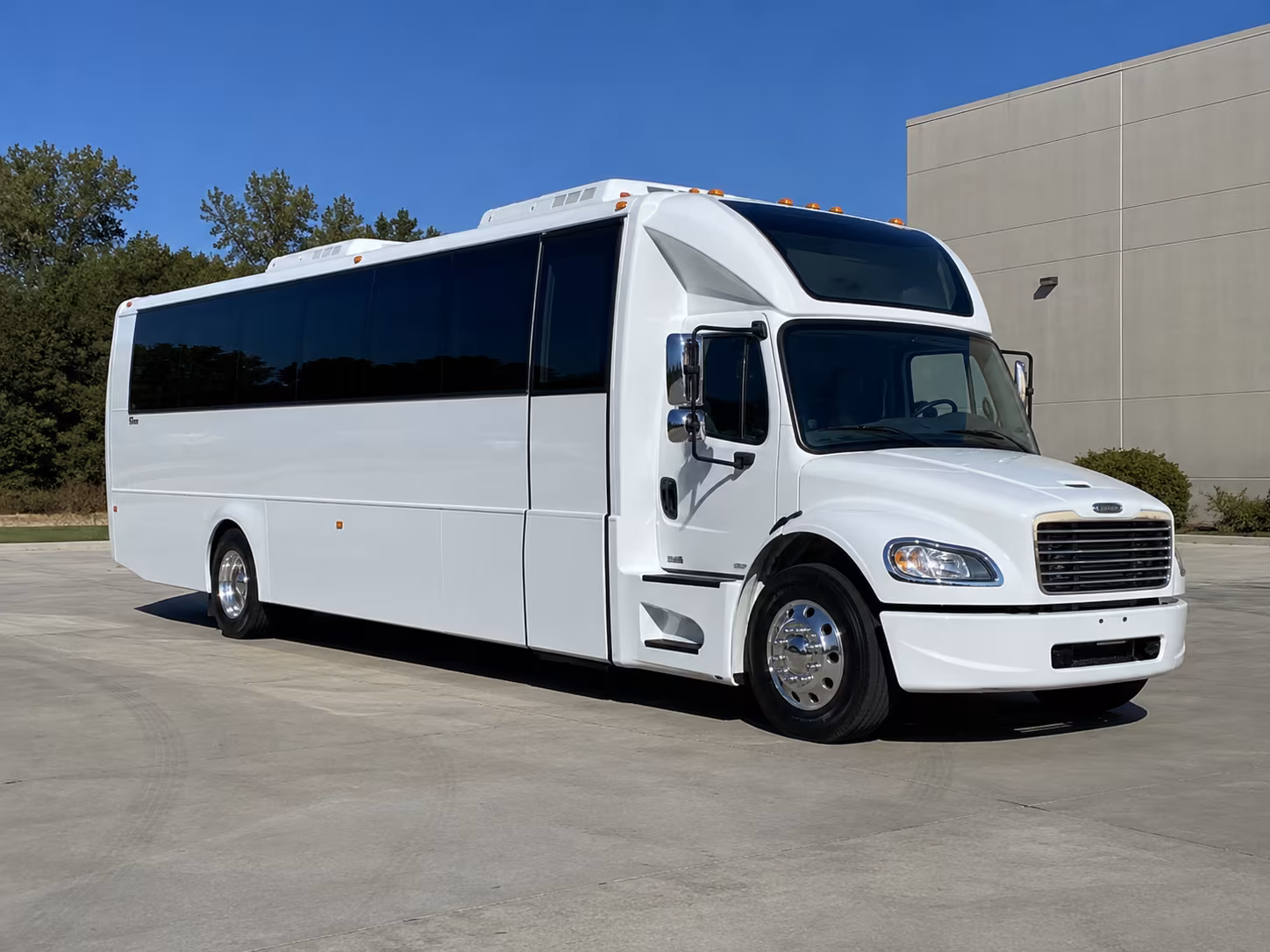 weymouth 28 passenger party bus